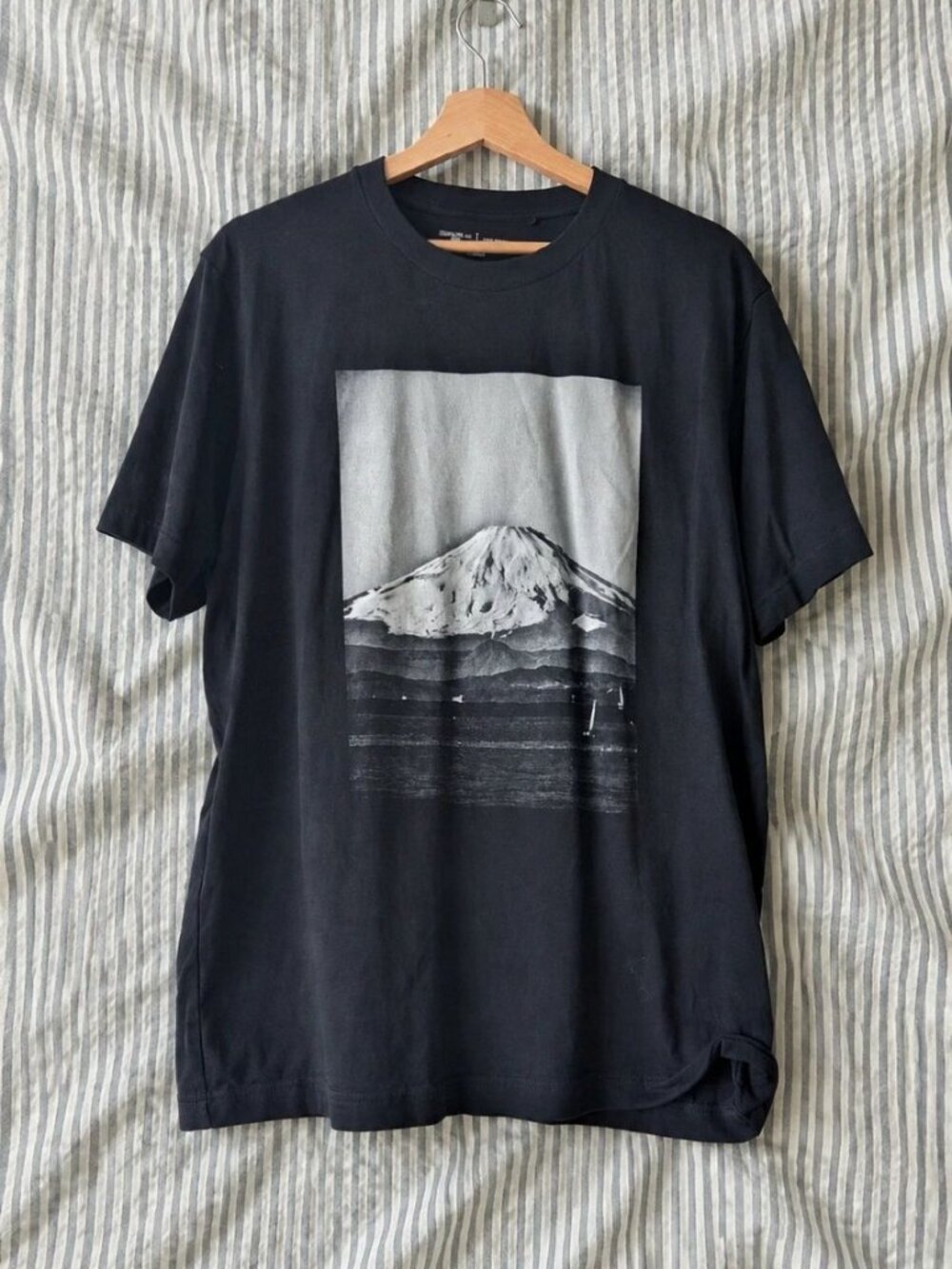 Uniqlo navy blue T-shirt, size L